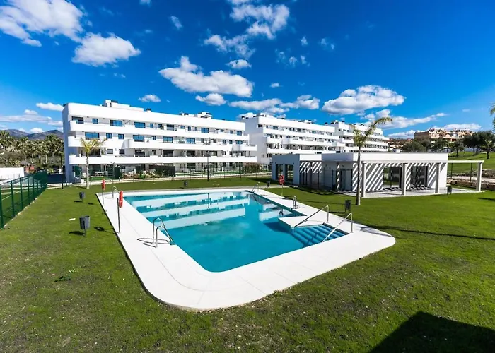 Luxury Apt. Aranya Pool And Parking Апартаменты *