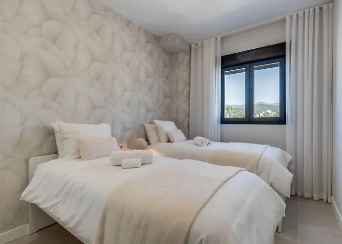 Luxury Apt. Aranya Pool And Parking * Эстепона