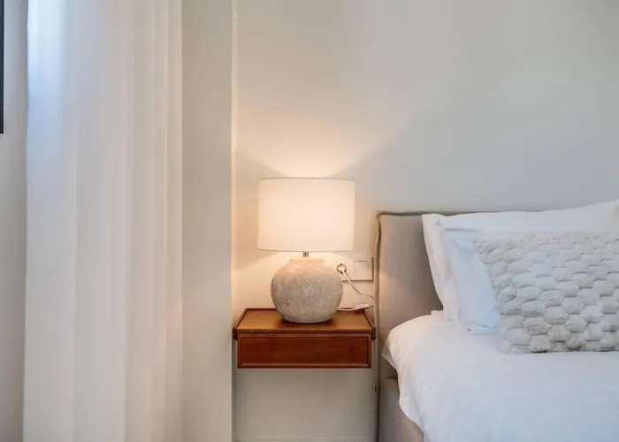 Апартаменты Luxury Apt. Aranya Pool And Parking *