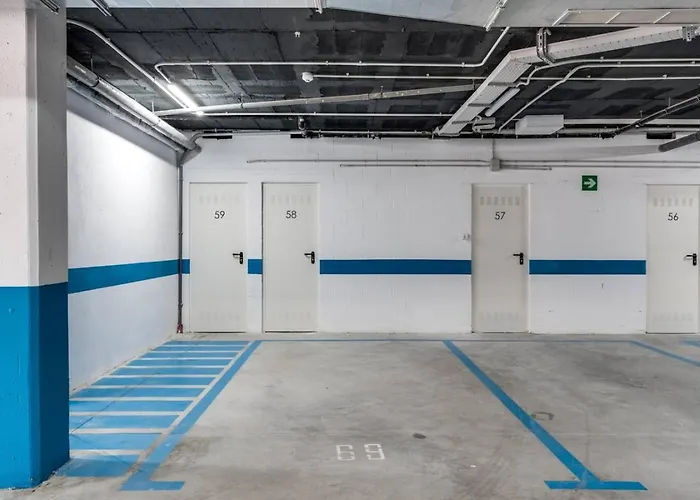 Luxury Apt. Aranya Pool And Parking Апартаменты *