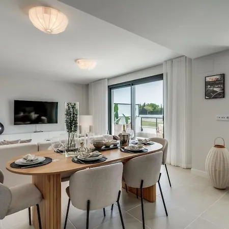 Luxury Apt. Aranya Pool And Parking Apartamento