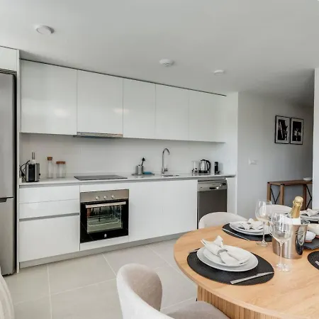 Luxury Apt. Aranya Pool And Parking Apartment