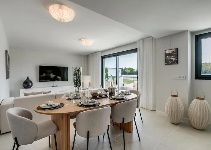 Luxury Apt. Aranya Pool And Parking Daire