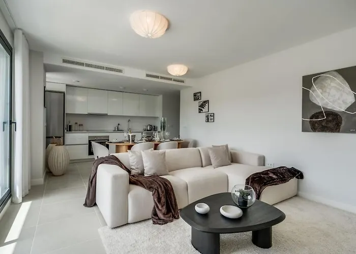 Apartment Luxury Apt. Aranya Pool And Parking *