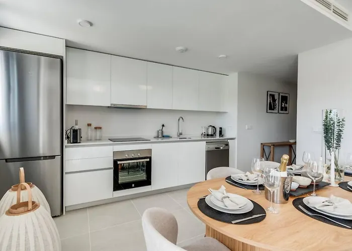 Luxury Apt. Aranya Pool And Parking Daire