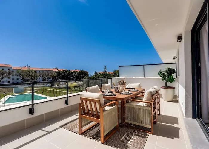 Luxury Apt. Aranya Pool And Parking Daire *