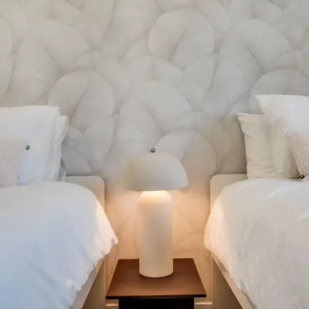 Luxury Apt. Aranya Pool And Parking 埃斯特波纳
