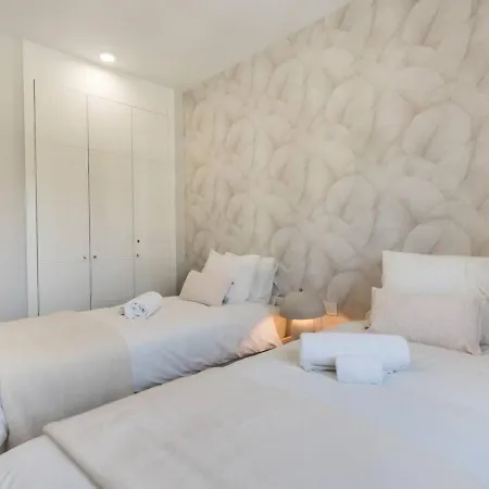 Luxury Apt. Aranya Pool And Parking * 埃斯特波纳
