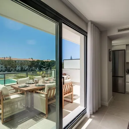 Luxury Apt. Aranya Pool And Parking 埃斯特波纳